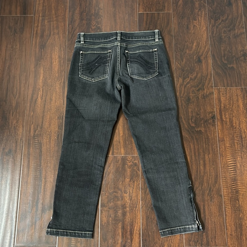🔴 White House Black Market Black Capri jeans - Picture 4 of 5